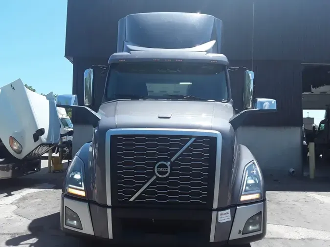 2019 VOLVO VNL64T-300