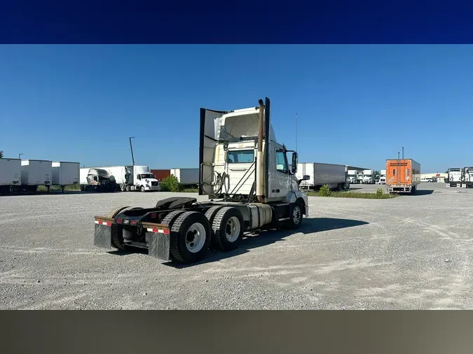 2015 Volvo VNL300