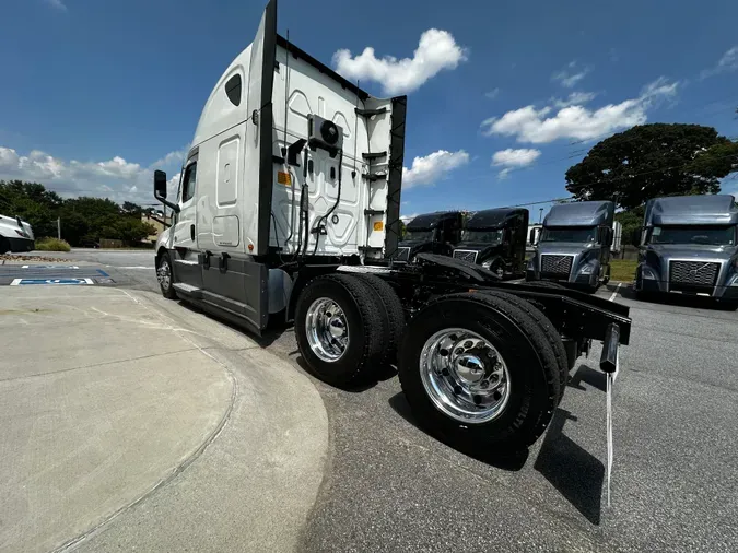 2020 Freightliner Cascadia 126