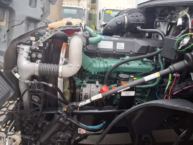 2019 VOLVO VNL42T 300