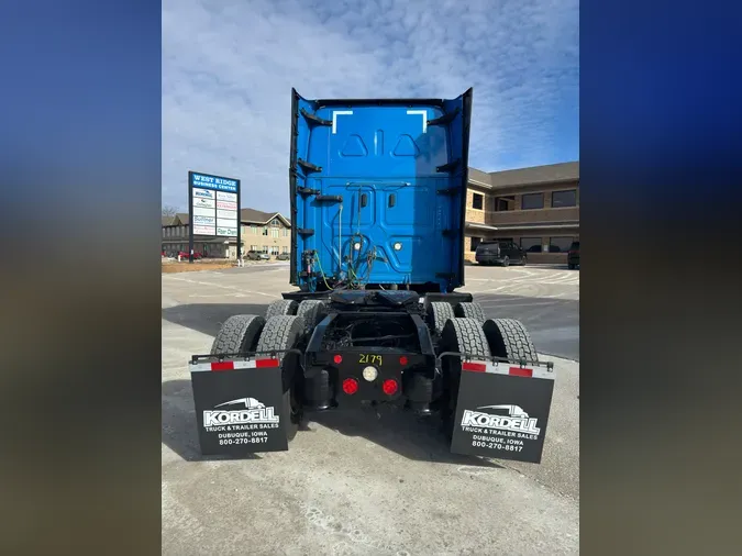 2021 FREIGHTLINER Cascadia 126