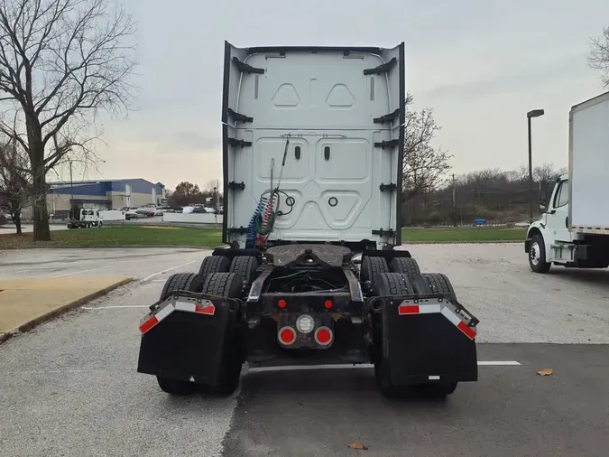 2018 FREIGHTLINER/MERCEDES CASCADIA 125651f5b934fcbca75552c120748c54152