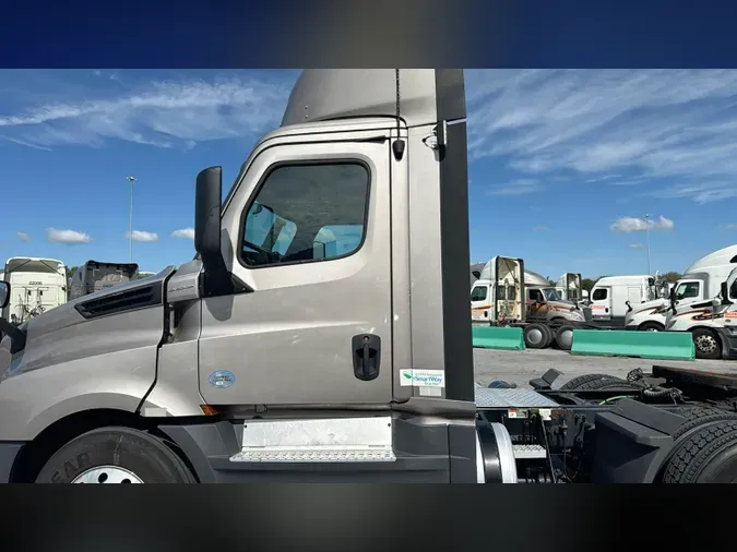 2020 Freightliner Cascadia 1266523f8e910be67bc8bb0212ed97216a9
