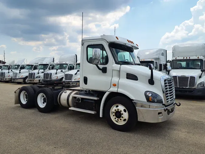 2017 FREIGHTLINER/MERCEDES CASCADIA 113