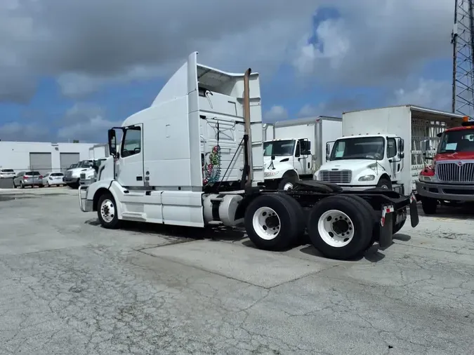 2017 VOLVO VNL64TRACTOR