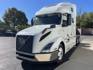 2020 VOLVO VNL760