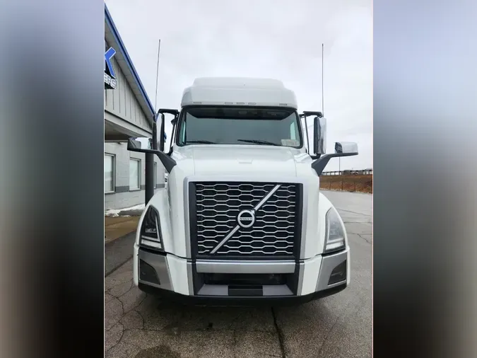 2023 VOLVO VNL64T760