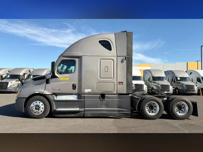 2025 Freightliner Cascadia 126
