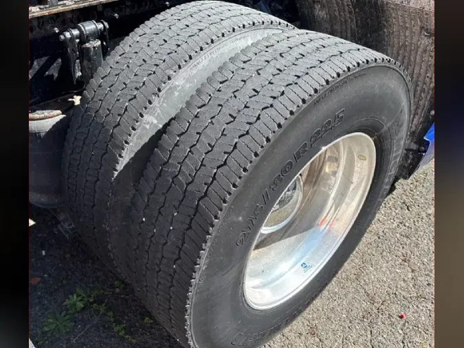 2024 VOLVO VNL64T760