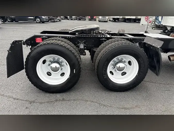 2019 VOLVO VNL760