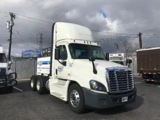 2016 FREIGHTLINER X12564ST