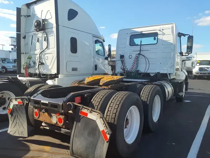 2019 VOLVO VNL64T-300