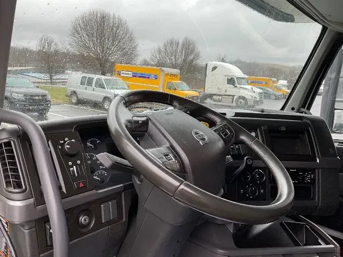 2020 Volvo VNL64740