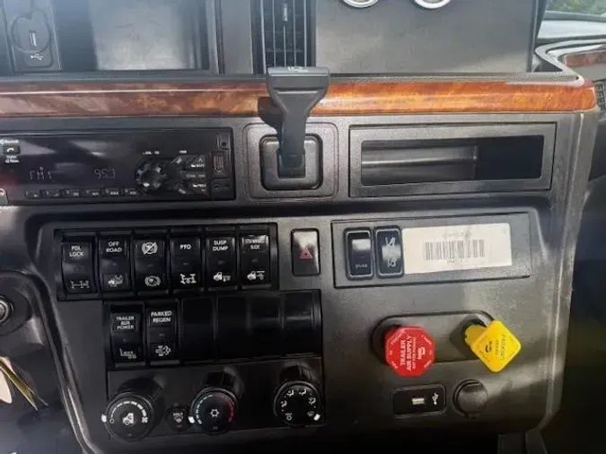 2020 International LT625