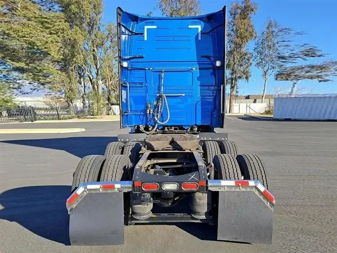 2021 VOLVO VNL760