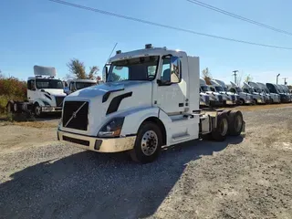 2017 VOLVO VNL64TRACTOR