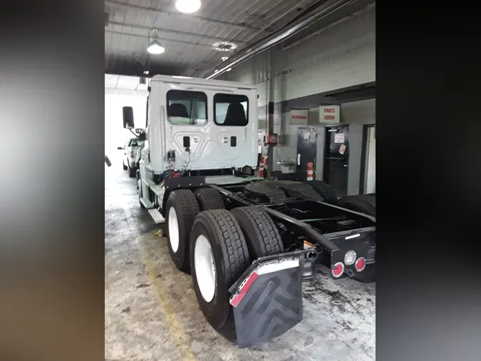 2016 FREIGHTLINER/MERCEDES CASCADIA 125