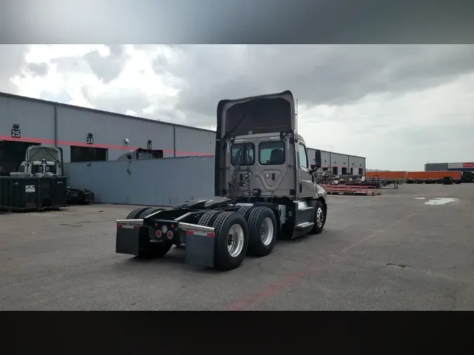 2020 Freightliner Cascadia 126
