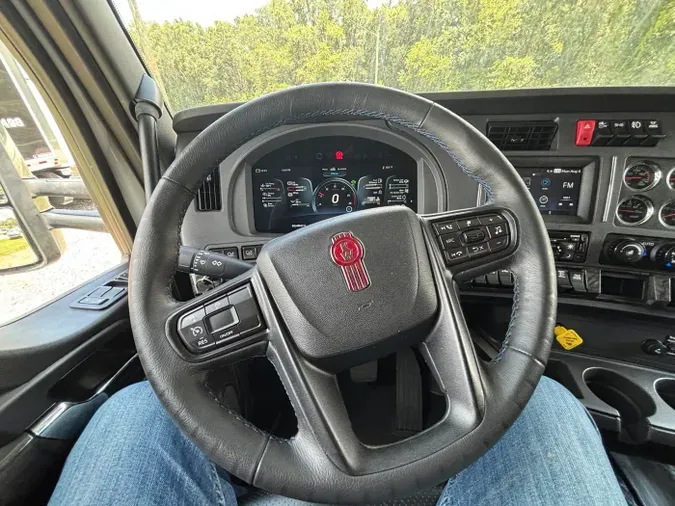 2023 Kenworth W990