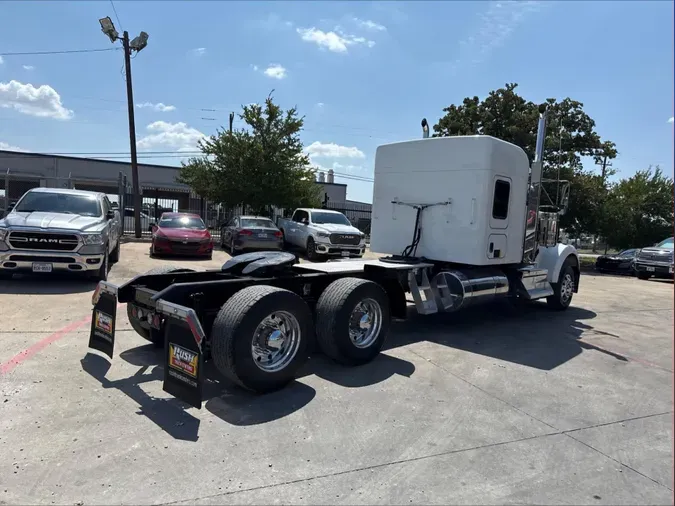 2023 Kenworth W900