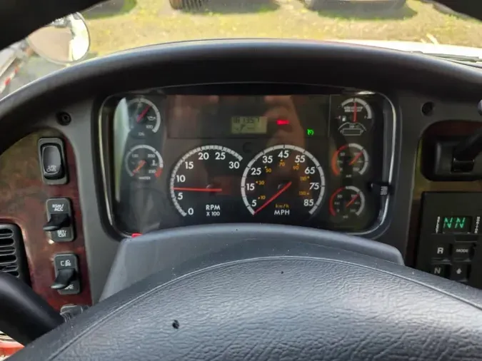 2013 FREIGHTLINER M2 106
