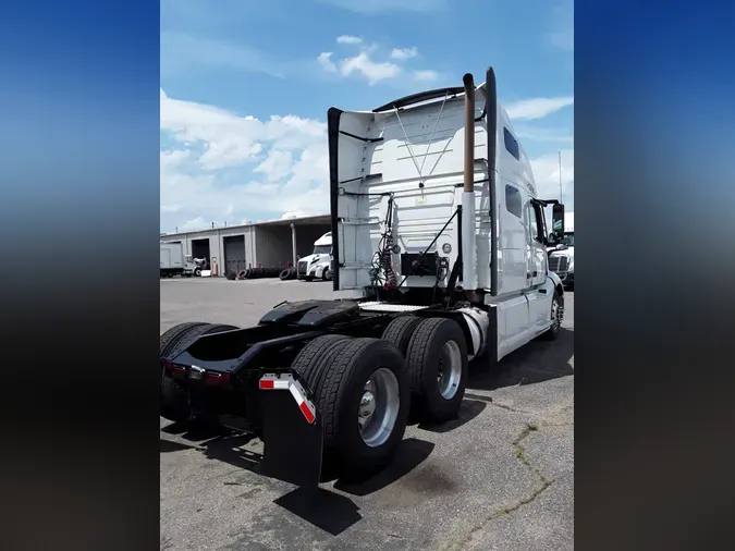 2020 VOLVO VNL64T-760