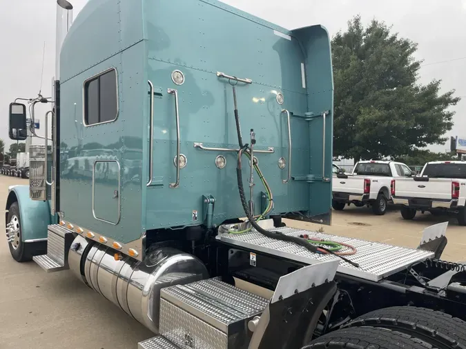 2021 Peterbilt 389