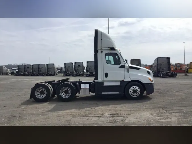 2020 Freightliner Cascadia 126
