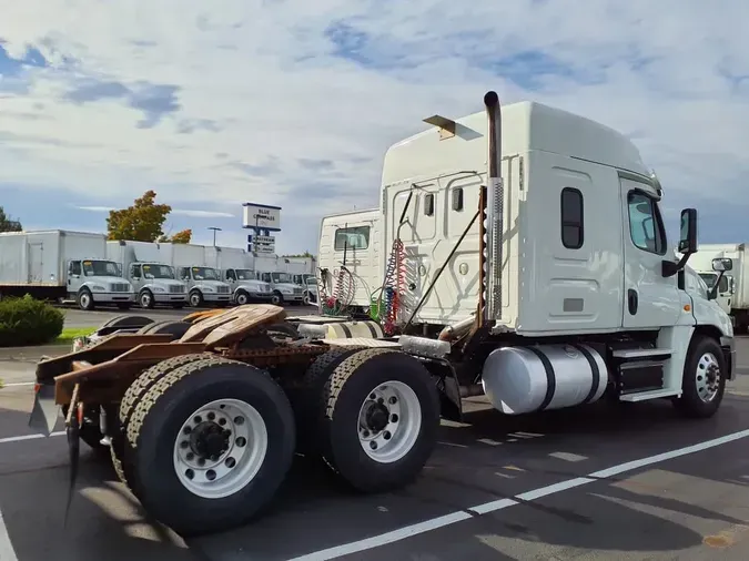 2017 FREIGHTLINER/MERCEDES CASCADIA 125