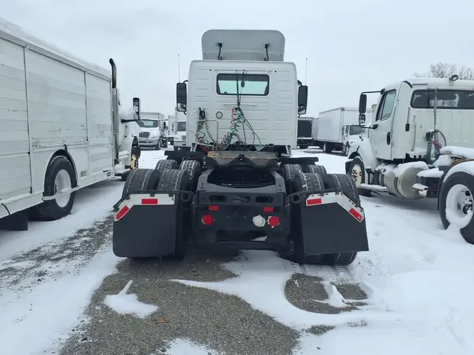 2019 VOLVO VNL64T-300