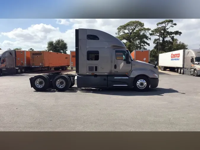2022 International LT