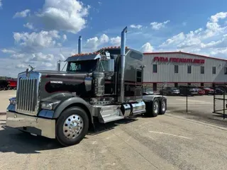 2023 Kenworth W900L