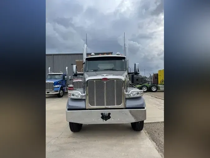 2025 PETERBILT 567