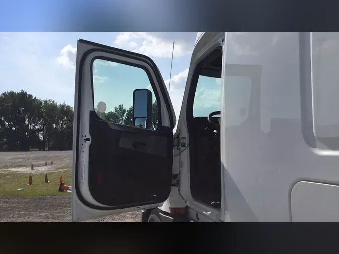 2021 Freightliner Cascadia 126
