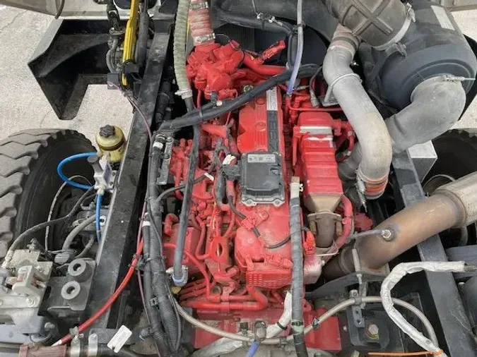 2022 AutoCar ACTT42