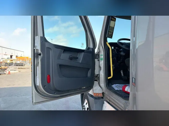 2023 Freightliner Cascadia 126