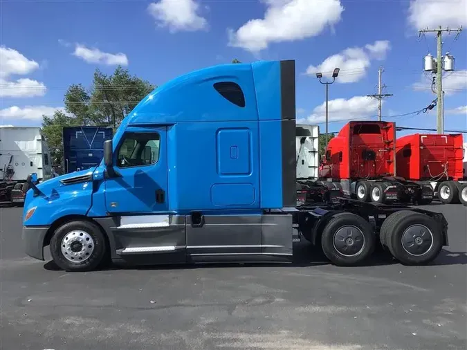 2021 FREIGHTLINER CA126