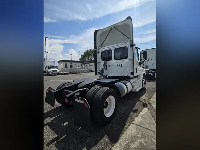 2019 FREIGHTLINER/MERCEDES CASCADIA 125