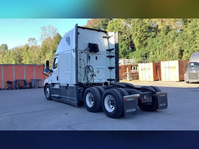2022 Freightliner Cascadia 126