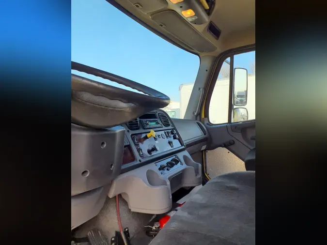 2016 FREIGHTLINER/MERCEDES M2 106