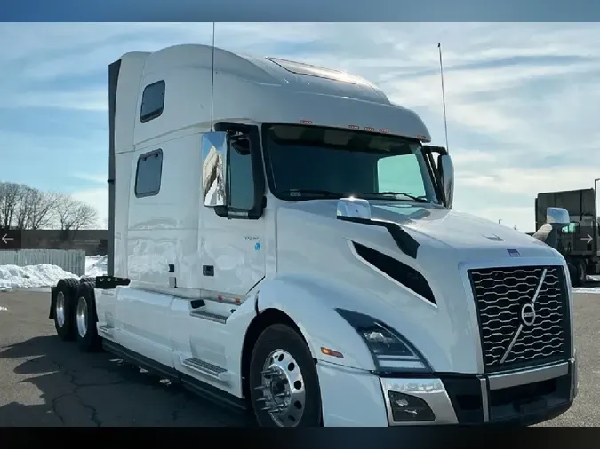 2025 VOLVO VNL64T860657f6a176673cdcaba88e3a265156b5a