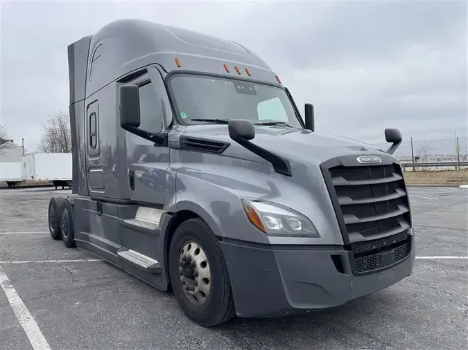 2021 FREIGHTLINER CA126