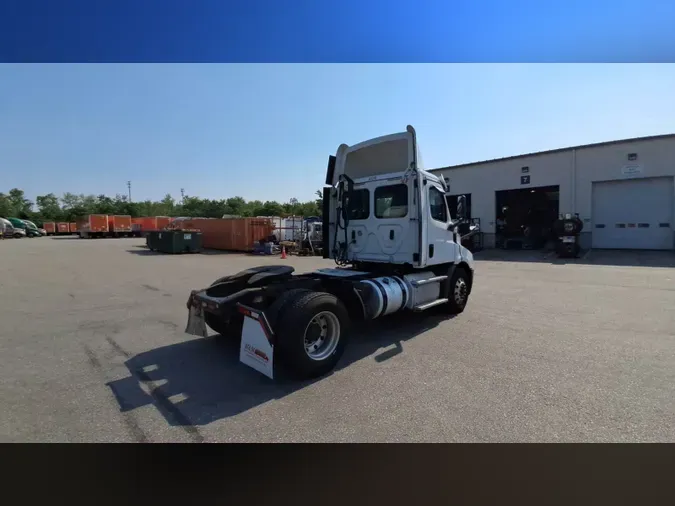 2019 Freightliner Cascadia 1266582d92a99aee3125caec46cf597e16b