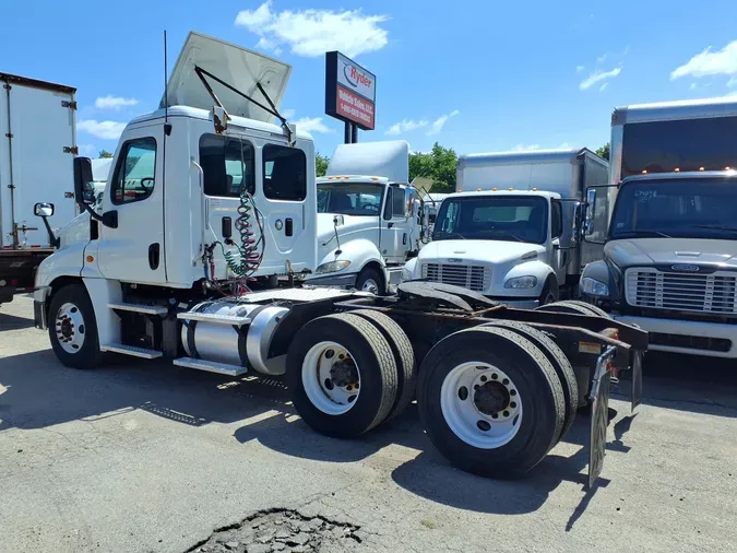 2016 FREIGHTLINER/MERCEDES CASCADIA 125