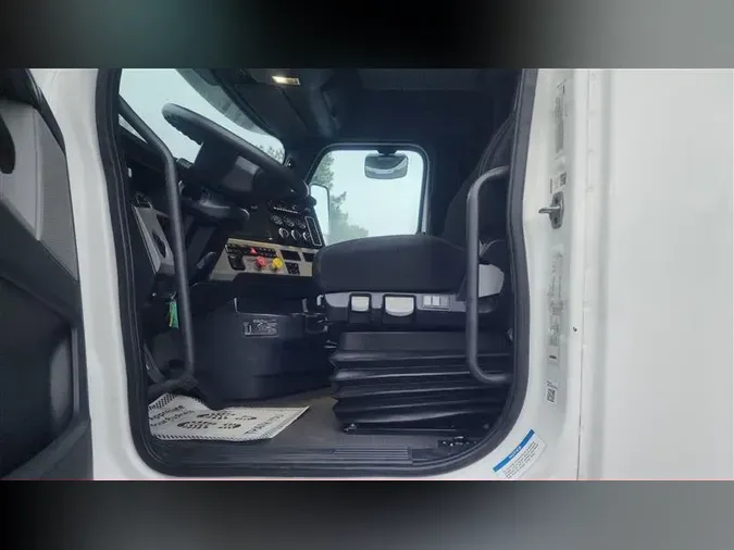 2019 FREIGHTLINER CA126