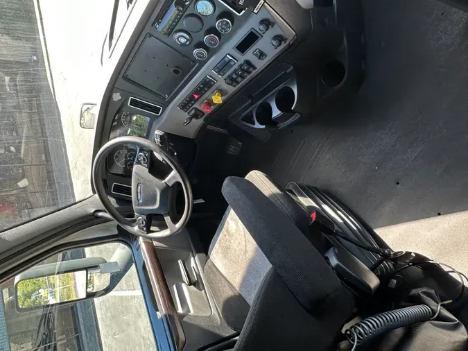 2020 FREIGHTLINER CASCADIA 126