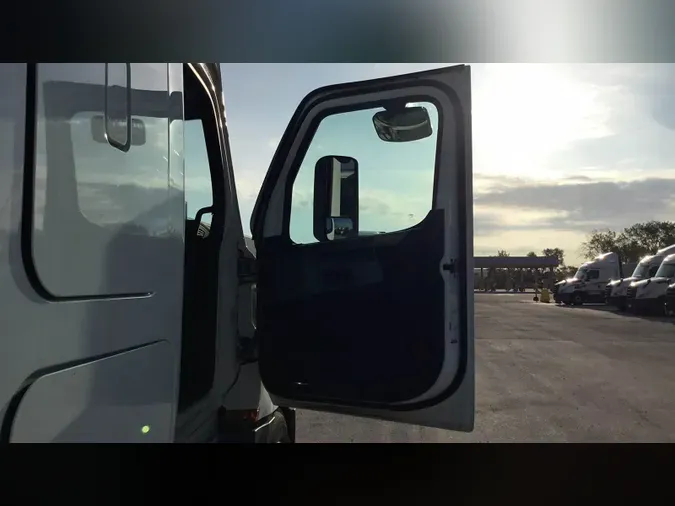 2021 Freightliner Cascadia 126