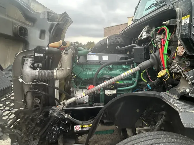 2021 Volvo VNL 860