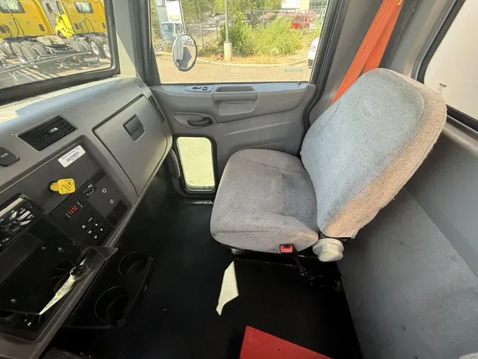 2019 Peterbilt 330