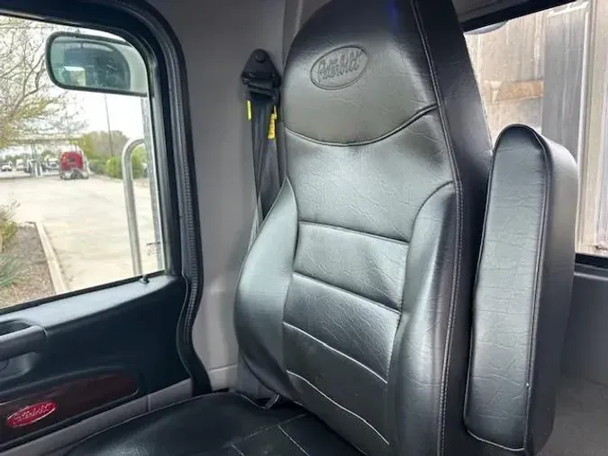 2021 Peterbilt 389
